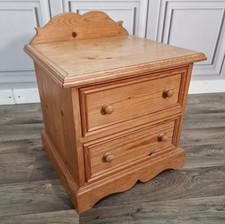 Comodino vintage in pino - due