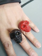 Anelli teschio nero o rosso