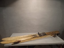 Vecchi Sci In Legno Con