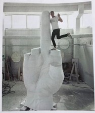 Maurizio cattelan v e - maurizio,