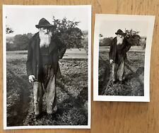 Barba bianca e revolver. 2 foto. Fotografia d'epoca fine art.