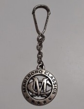Vecchio Portachiavi Metallico Vintage MODA MARLBORO CLASSIC JEANS (old keyring)