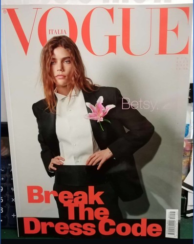 Vogue italia dicembre 2025 - -,