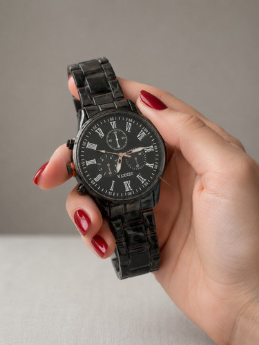 Orologio stile nero
