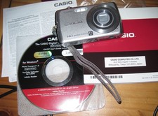 Fotocamera digitale CASIO Exilim EX Z37 14,1 MP argento 2,5" display IMBALLO ORIGINALE molto buona