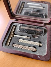 Rasoio vintage da viaggio con custodia e lametta mai usato