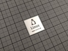 5 adesivi Linux argento e nero