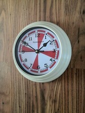 Orologio da grotta ispirato ai