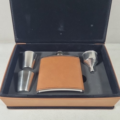 Hip flask gift set - flask, display