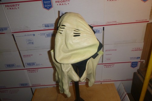 Maschera senza volto con mani - maschera,