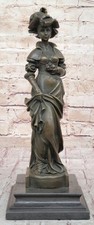 Statua scultura firmata Cesar