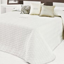 Copriletto trapuntato