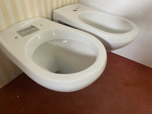 Coppia sanitari sospesi - sanitari,