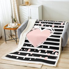 Heart Pattern Throw Blanket