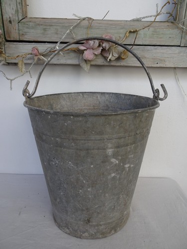 shabby,rusty,old,iron/metal