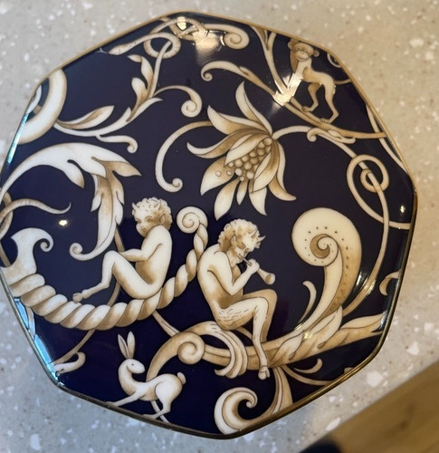 Wedgwood cornucopia ocatgonal - cornucopia,
