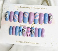 Punto e angelo dipinti a mano