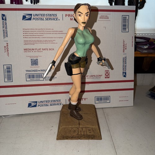 Statuina lara croft - croft, 1°