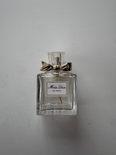 ?✨ Boccetta di profumo di Miss Dior - Dior – Eleganza e Chic sul Tuo Vanity ✨?