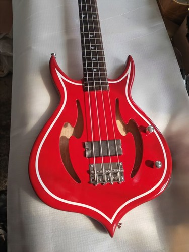 Basso elettrico corde - corde, corpo