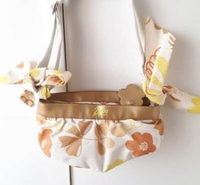 Borsa Zippo oro femminile con zip a fiore, a spalla, marca identica alla kipling