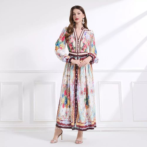 Abito lungo con scollo e - lungo, a