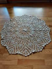 Centro tavola rotondo in cotone all'uncinetto ecru vintage