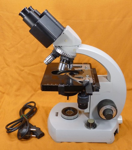Microscopio medico laboratorio