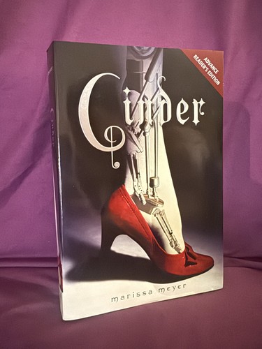 Signed cinder marissa meyer - signed,
