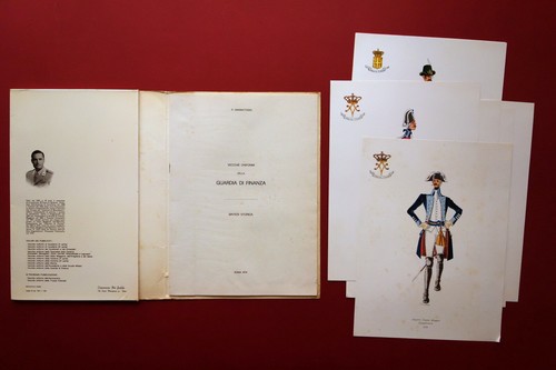 Vecchie uniformi della guardia - uniformi,