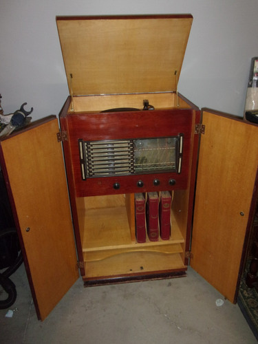 Meuble poste radio pick up - /,