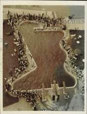 1950 Press Photo Guests watch