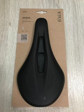 SELLA MTB/GHIAIAIA FIZIK ARGO VENTO - GUIDE CARBONIO - MISURA: 140mm