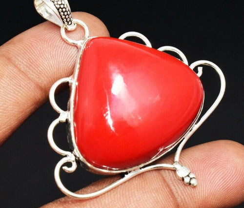 Collana con grande ciondolo