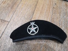 Basco con fregio della croce rossa