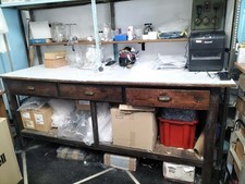 Bancone Sartoria Antico In Legno Con Tre Cassetti