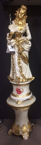 Statua donna con - donna,