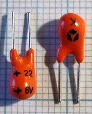 20X Condensatori al tantalio, 22uF 6,3VL, ORIGINALI THOMSON, NUOVI (NOS)