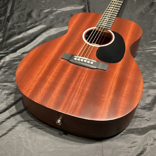 Chitarra elettrica acustica