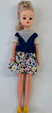 Bambola Sindy vintage in blu e