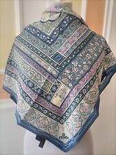 Fendi bellissimo foulard in seta .