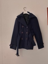Cappotto corto doppiopetto blu navy elegante – stile classico e intramontabile