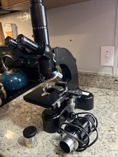 Microscopio trinoculare Leitz