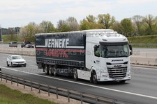 Foto camion DAF XG 480 autoarticolato telonato Germania bianco WERNEKE; WERNEKE LOG #l5in