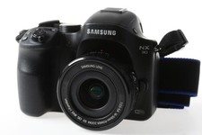SAMSUNG NX-30 con zoom di