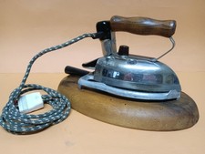 Vecchio ferro da stiro per sartoria