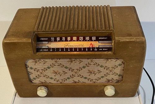 Antica radio valvole - a,