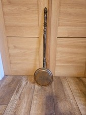 Scaldaletto vintage in ottone e rame inciso con manico in legno