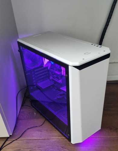 Computer gaming con schermo - da,