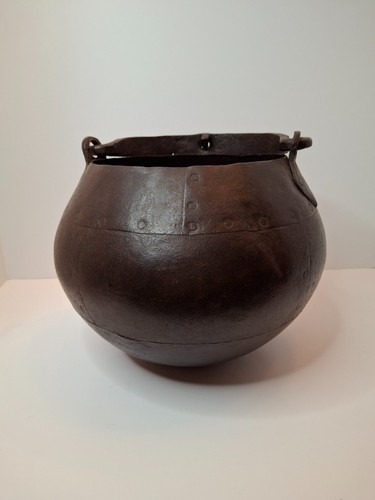 Antico secchio pozzo ferro